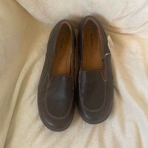 NWT Thom McAn Brown "Wilda" Leather Flats Loafers Size 8.5